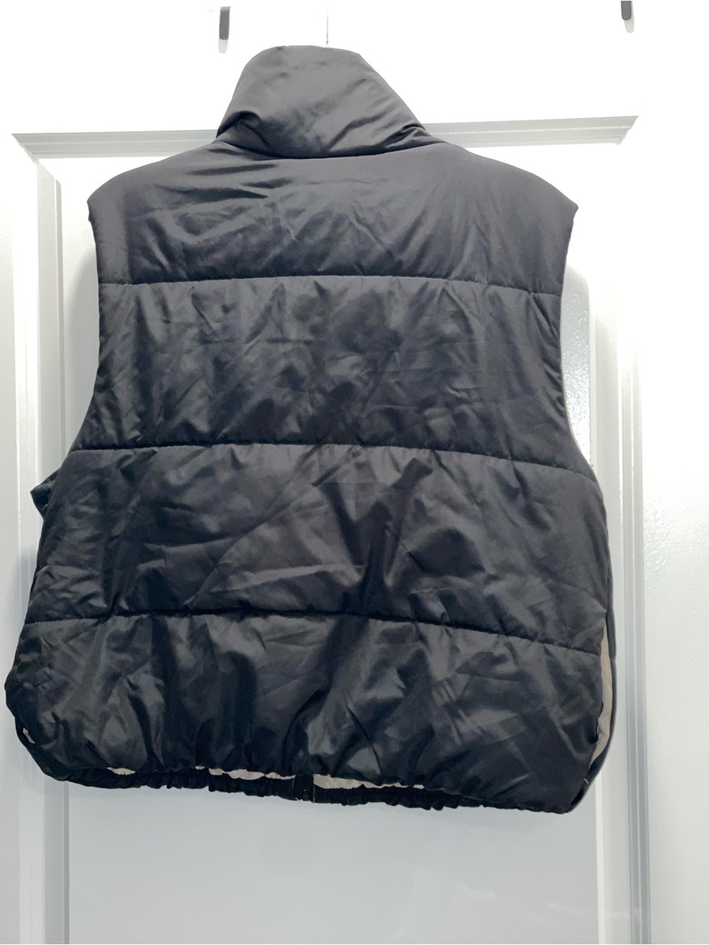New Look Black and Cream Reversible Puffer Vest-Size 1X - Picture 2 of 9